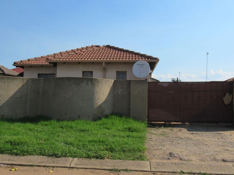 2 Bedroom Home in Vanderbijlpark - Photo 1