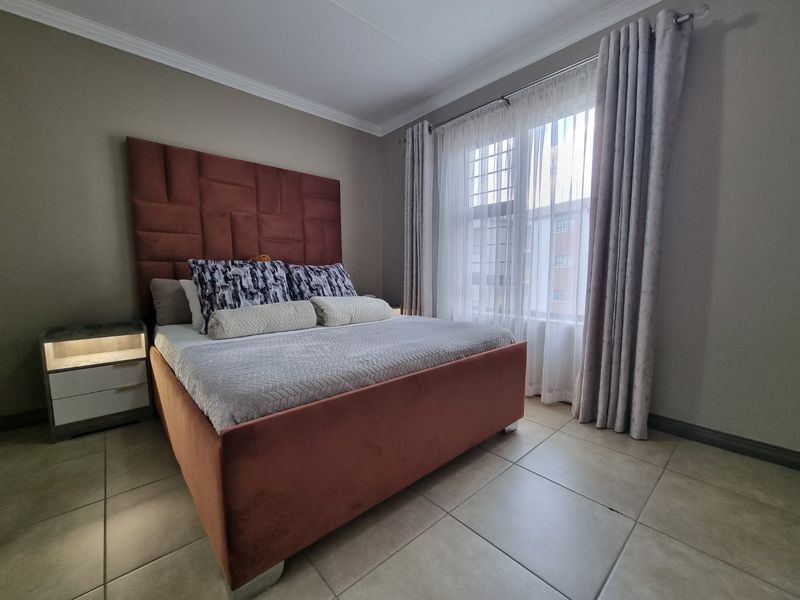 Amberfield City - 2 Bed + 2 Bath + 2 Carports - Photo 9