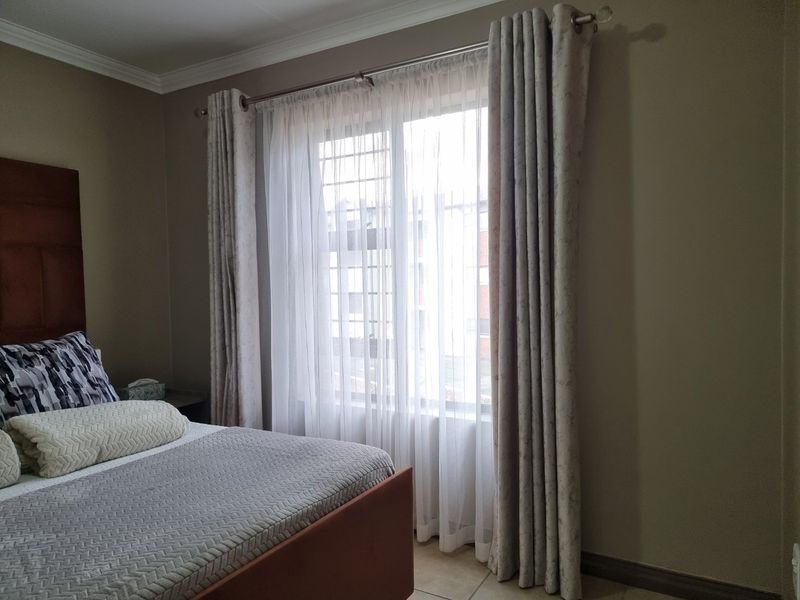 Amberfield City - 2 Bed + 2 Bath + 2 Carports - Photo 7