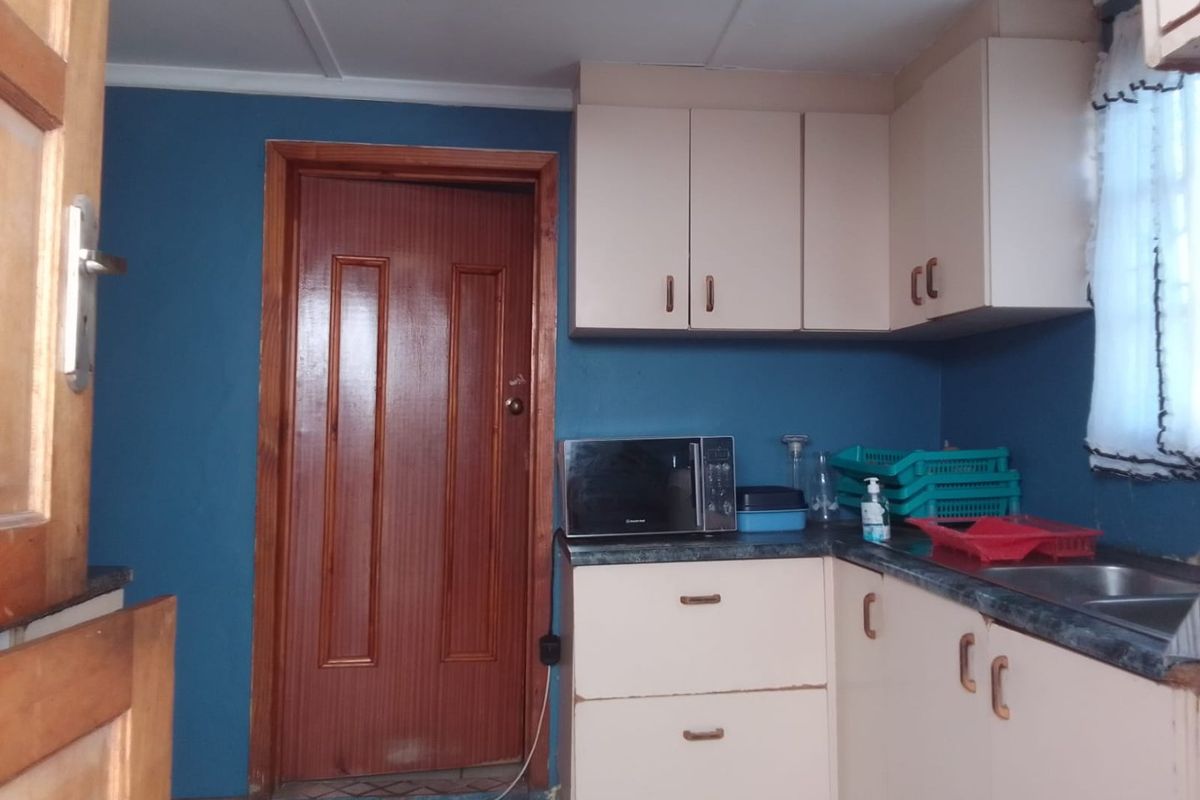 2 bedroom house for sale in KwaZakhele - Photo 3
