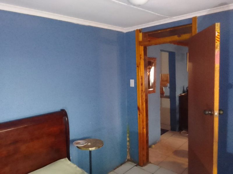 2 bedroom house for sale in KwaZakhele - Photo 9