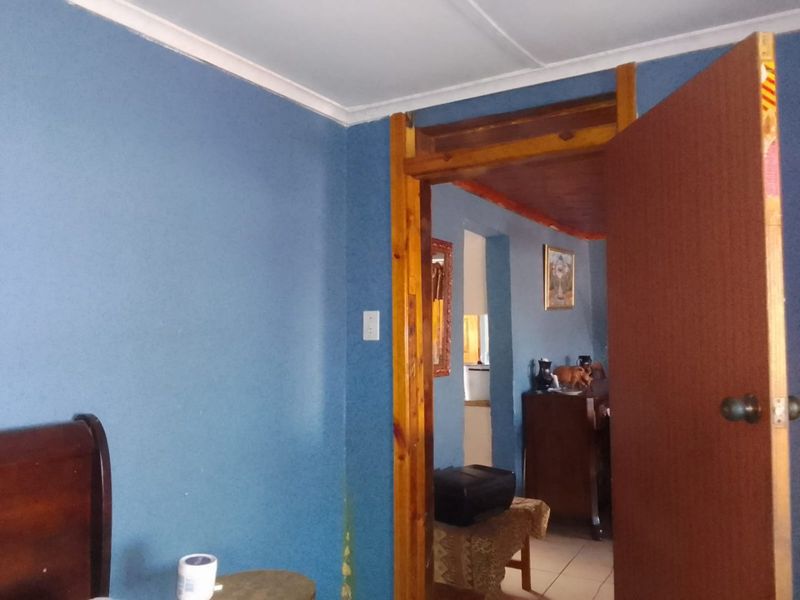 2 bedroom house for sale in KwaZakhele - Photo 8
