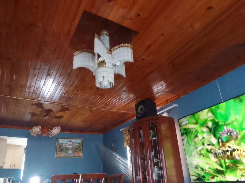 2 bedroom house for sale in KwaZakhele - Photo 5