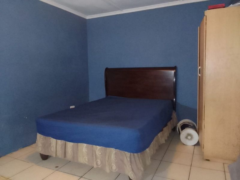 2 bedroom house for sale in KwaZakhele - Photo 9
