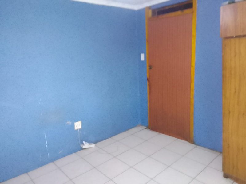 2 bedroom house for sale in KwaZakhele - Photo 8