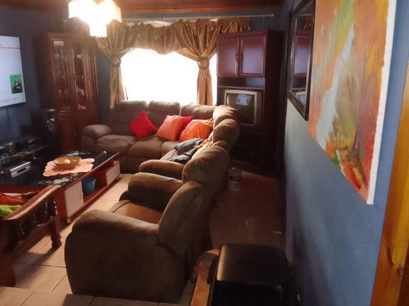 2 bedroom house for sale in KwaZakhele - Photo 6