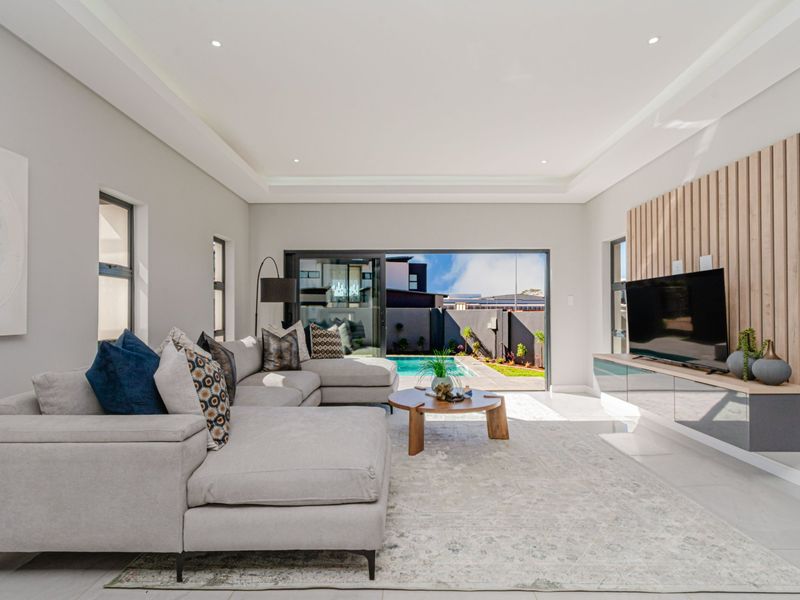 Distinguished 4-Bedroom Family Home Designed for Effortless Entertaining - Photo 4