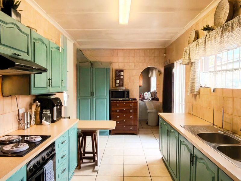 Spacious Family Home with Study, Lapa & Secure Parking in a Prime Location - Photo 2