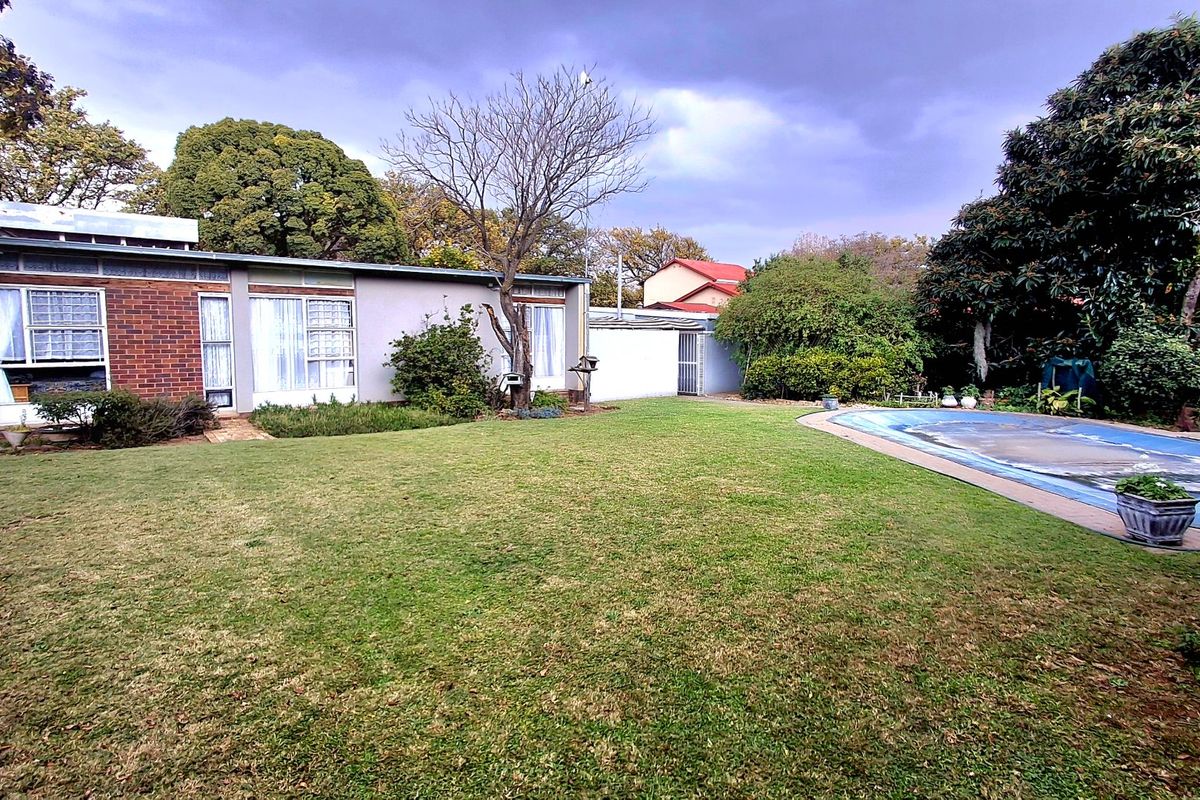 Spacious 3-Bedroom Family Home Within Walking Distance to a Primary School and Shopping Centers - Photo 4