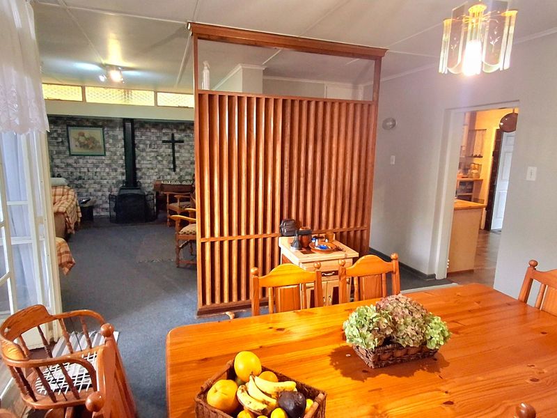 Spacious 3-Bedroom Family Home Within Walking Distance to a Primary School and Shopping Centers - Photo 2