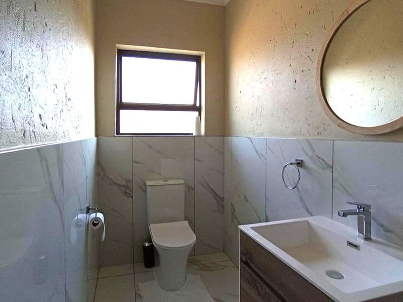 Luxurious 4-Bedroom Family Home with Pool, Solar System & Premium Finishes in Halfway House - Photo 9