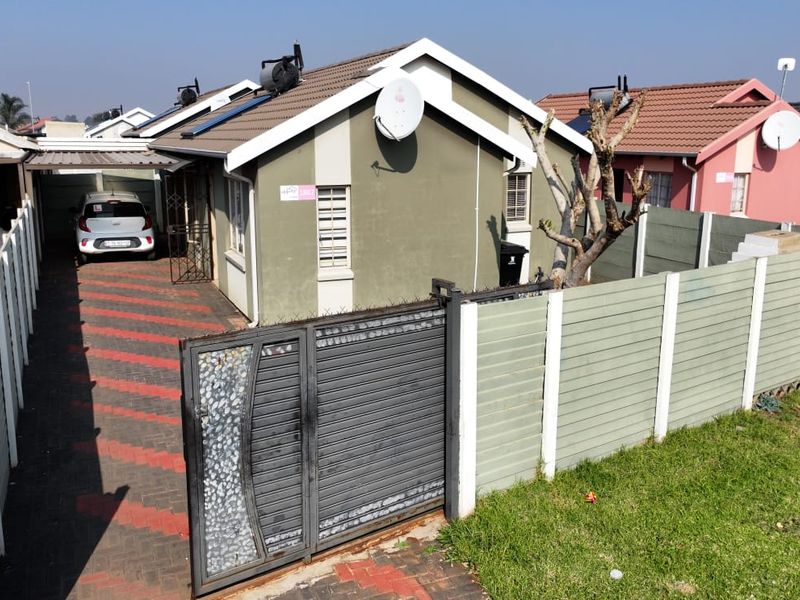 Priced to go home up for grabs - Photo 1