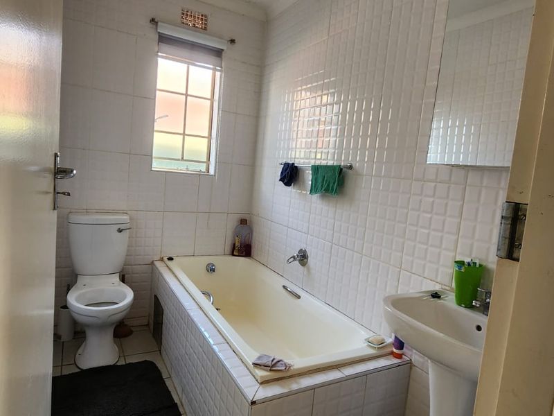 Priced to go home up for grabs - Photo 10