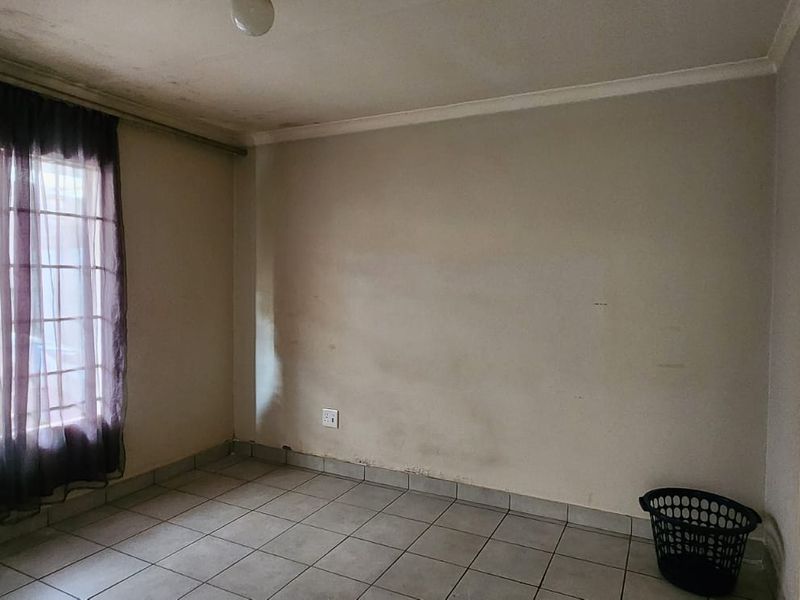 Priced to go home up for grabs - Photo 7
