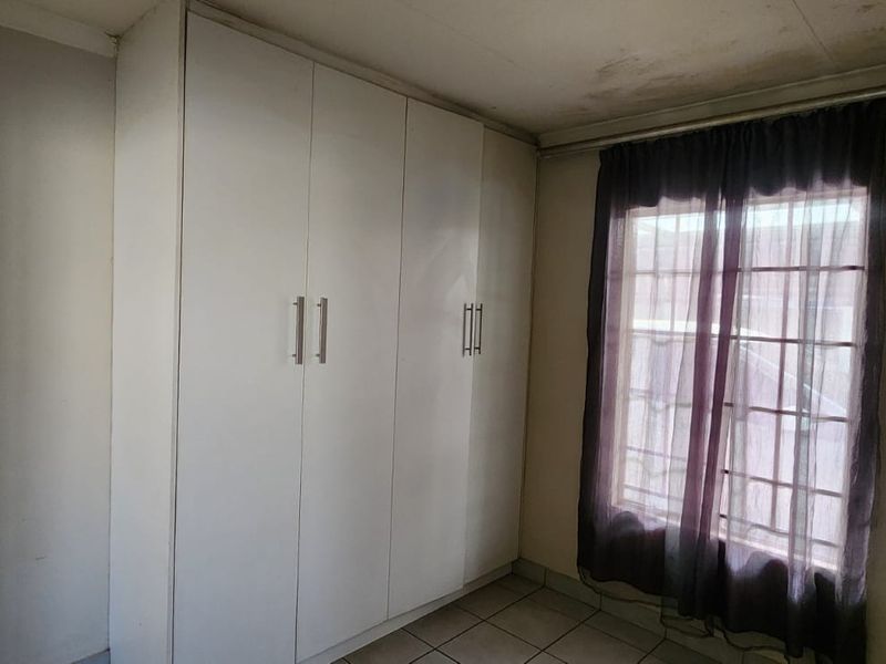 Priced to go home up for grabs - Photo 6
