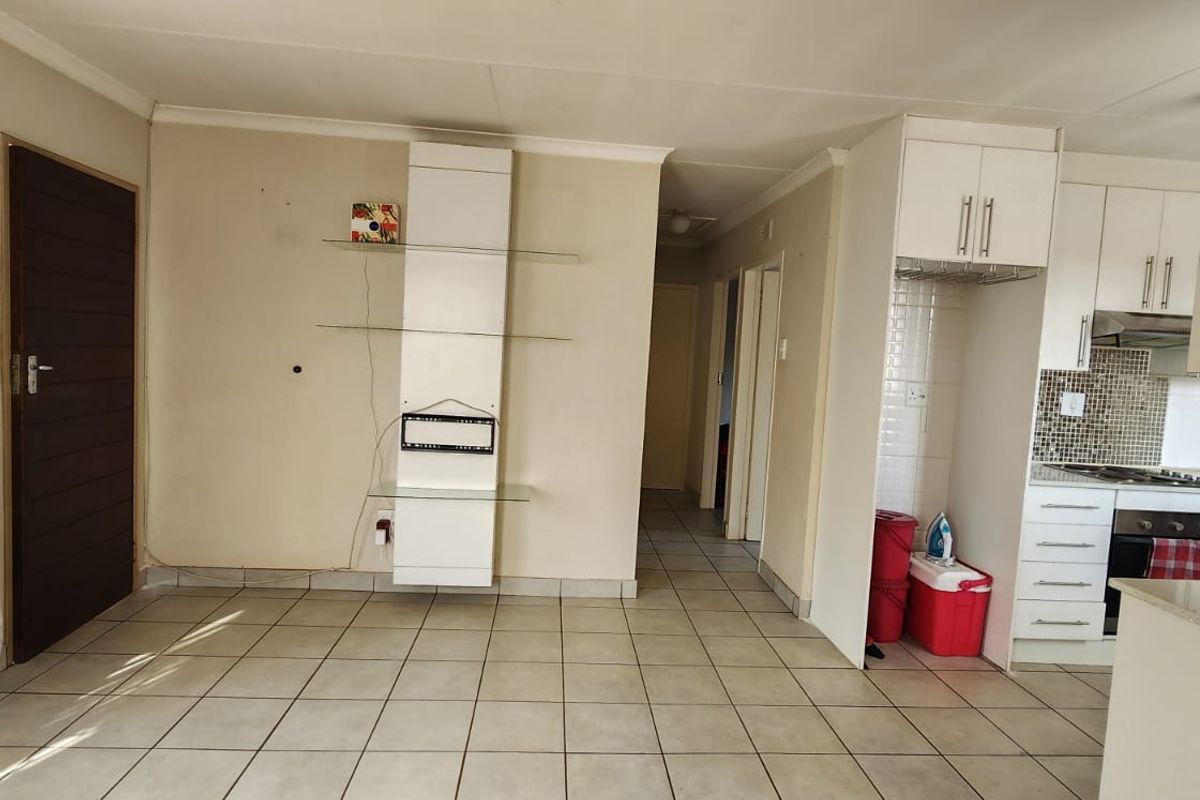 Priced to go home up for grabs - Photo 5