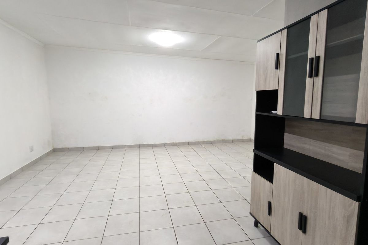 Spacious Krugersdorp Flat with Fibre and Secure Parking - Photo 2