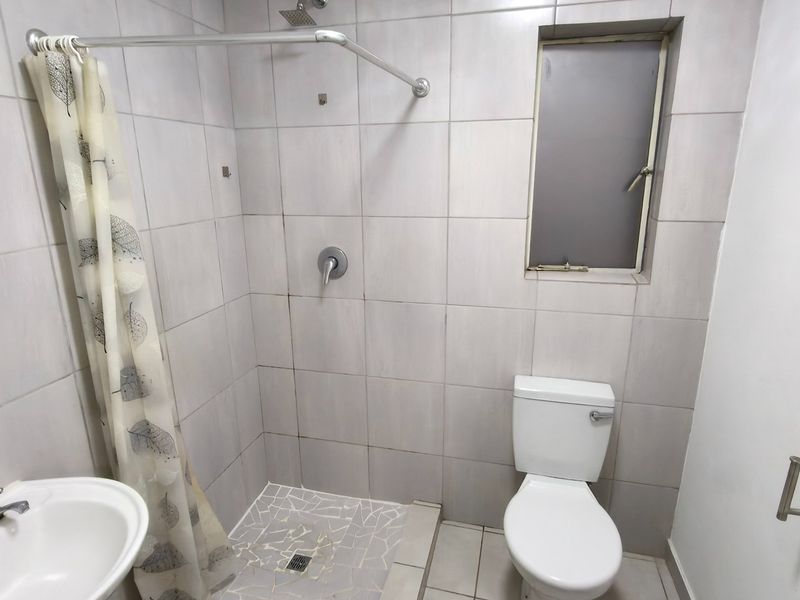 Spacious Krugersdorp Flat with Fibre and Secure Parking - Photo 6
