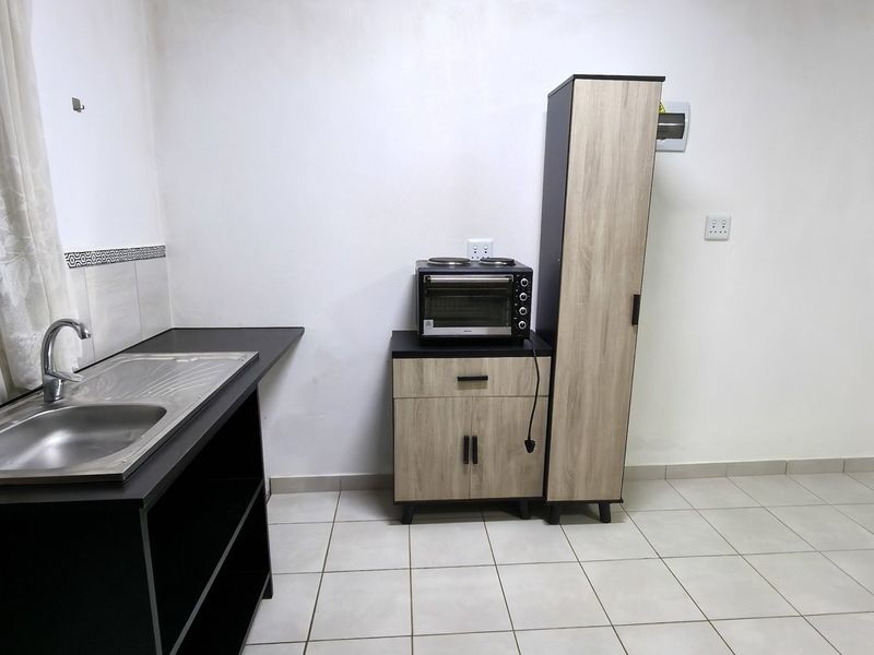 Spacious Krugersdorp Flat with Fibre and Secure Parking - Photo 3