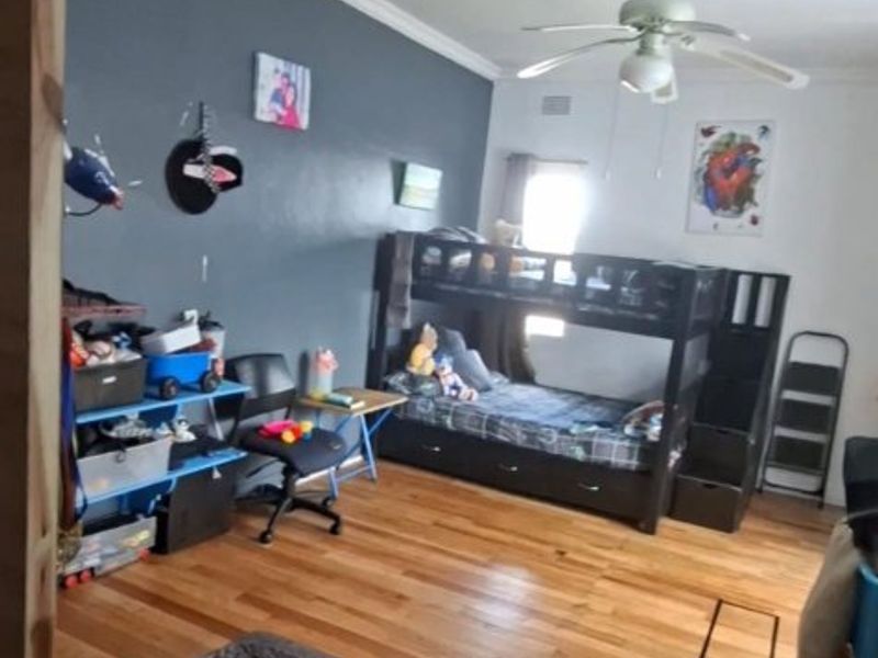 Charming Home with Granny Flat and Double Garage! - Photo 8