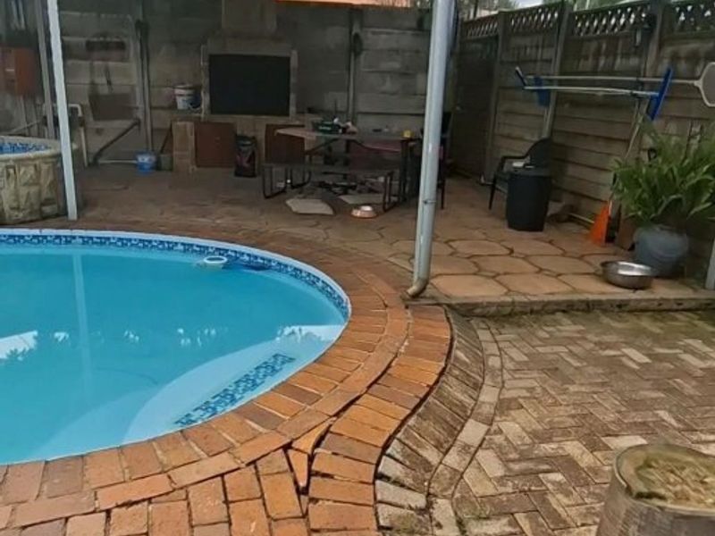 Charming Home with Granny Flat and Double Garage! - Photo 2