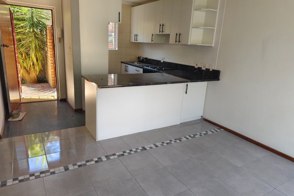 Renovated two bedroom townhouse in the popular Die Rand complex close to University Stellenbosch campus  - Photo 2