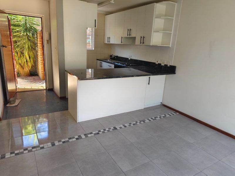 Renovated two bedroom townhouse in the popular Die Rand complex close to University Stellenbosch campus  - Photo 2
