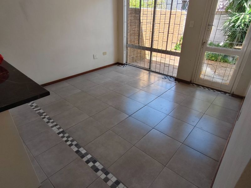 Renovated two bedroom townhouse in the popular Die Rand complex close to University Stellenbosch campus  - Photo 3