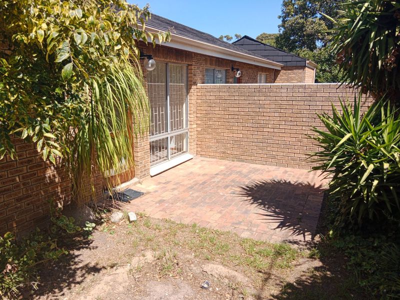 Renovated two bedroom townhouse in the popular Die Rand complex close to University Stellenbosch campus  - Photo 4