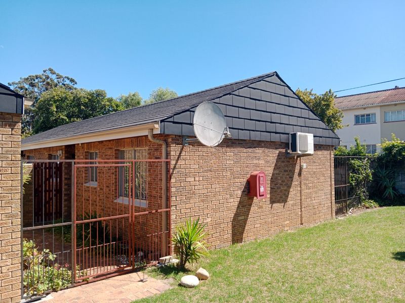 Renovated two bedroom townhouse in the popular Die Rand complex close to University Stellenbosch campus  - Photo 1