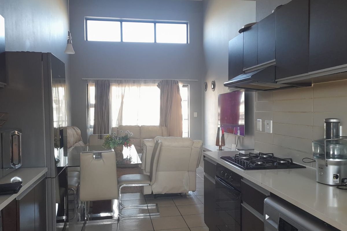 Smart 2 bed flat in Edenvale central - Photo 5