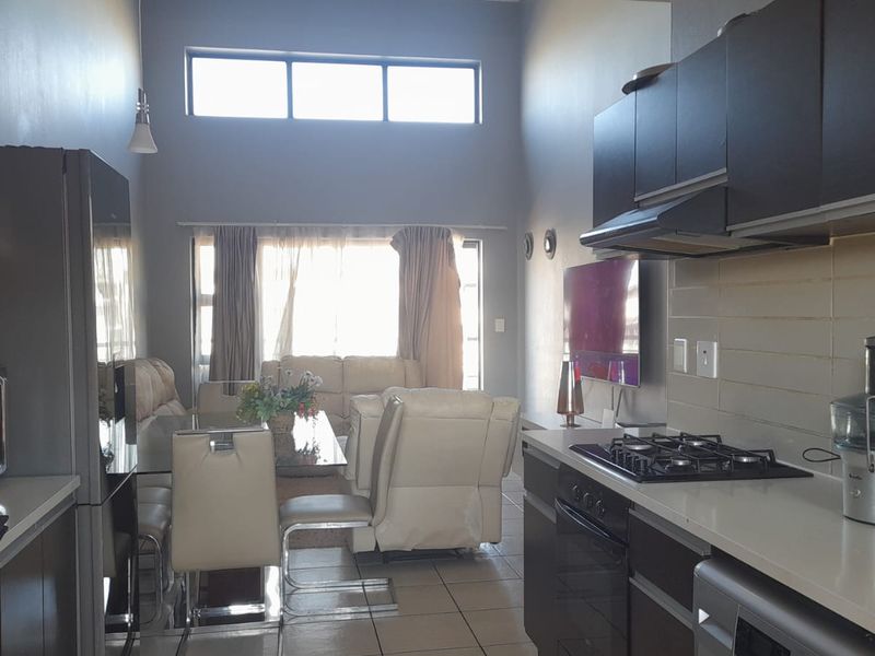Smart 2 bed flat in Edenvale central - Photo 4