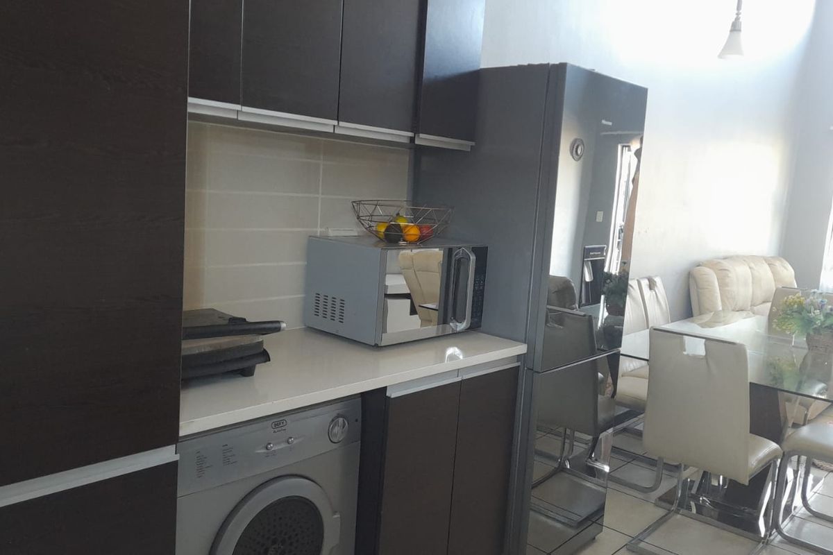 Smart 2 bed flat in Edenvale central - Photo 3