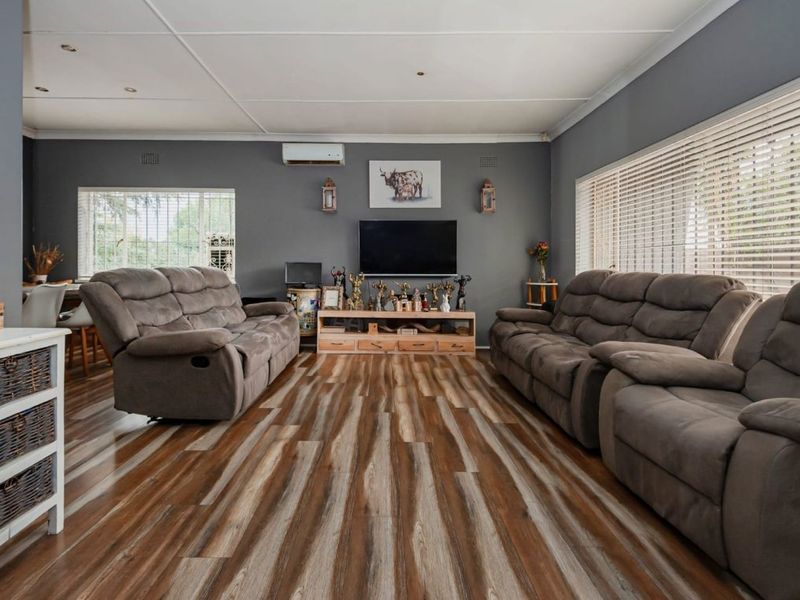 Stunning 3 Bedroom Home with Pool and Lapa. - Photo 2