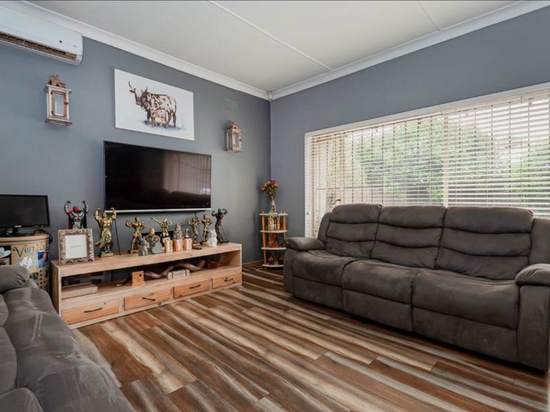 Stunning 3 Bedroom Home with Pool and Lapa. - Photo 3