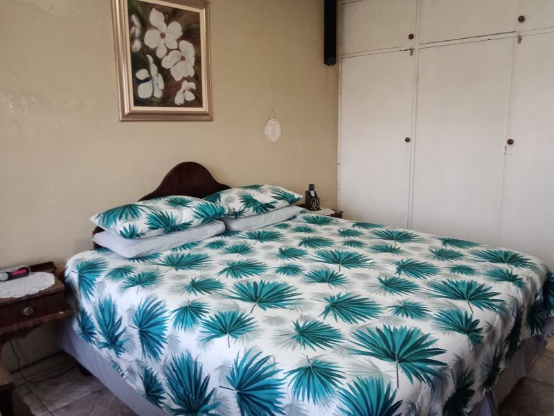 Classy, Neat 2 Bedroom Unit, next to the highway, in a quiet suburb. - Photo 5