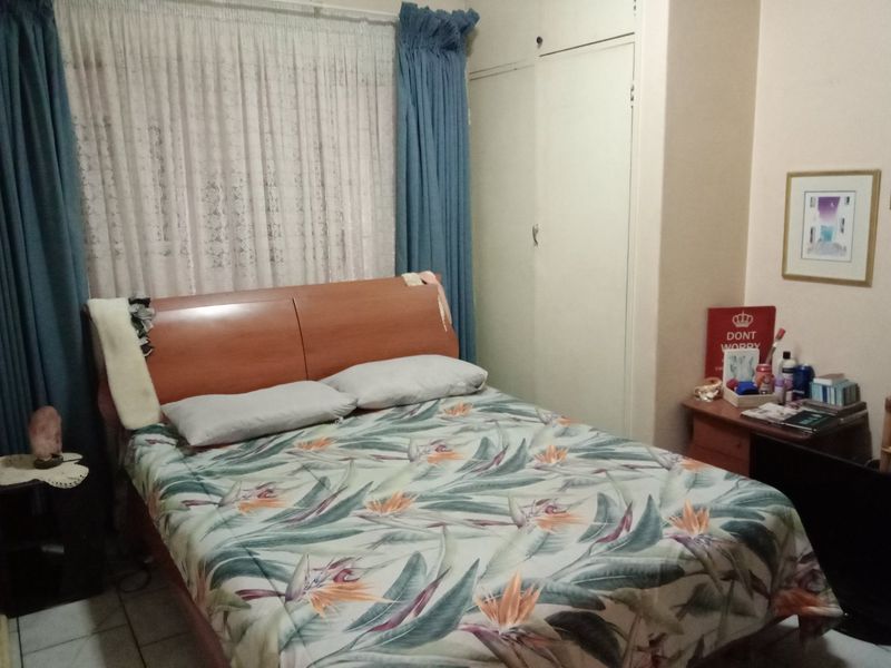 Classy, Neat 2 Bedroom Unit, next to the highway, in a quiet suburb. - Photo 7