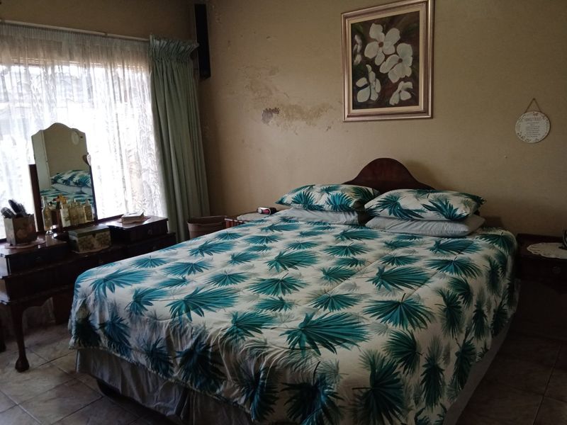 Classy, Neat 2 Bedroom Unit, next to the highway, in a quiet suburb. - Photo 6