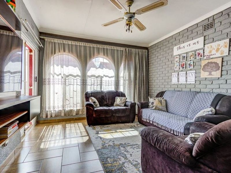 Charming Family Home with Elegant Living Spaces and Practical Comfort - Photo 2