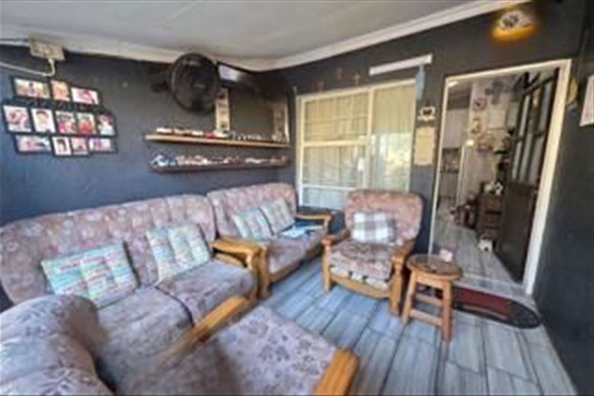 Charming Retreat with Pool and Relaxed Lifestyle Appeal - Photo 2