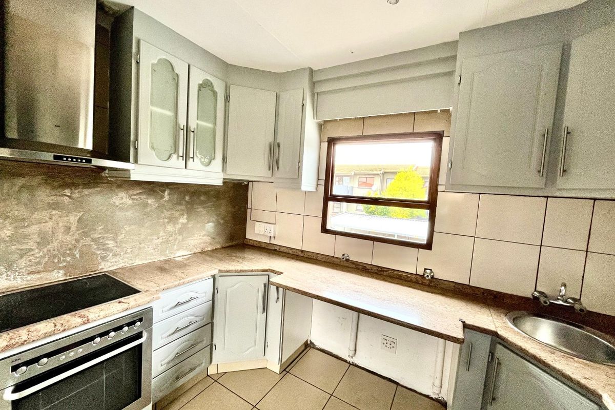 3 bedroom 2 bathroom apartment immediately available for Sale in Rynfield, Benoni - Photo 2