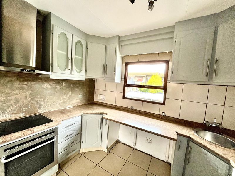 3 bedroom 2 bathroom apartment immediately available for Sale in Rynfield, Benoni - Photo 2