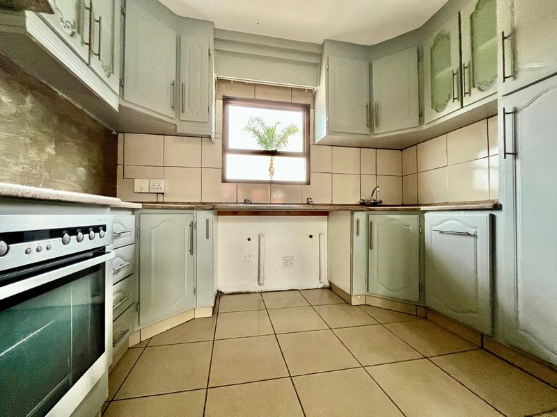 3 bedroom 2 bathroom apartment immediately available for Sale in Rynfield, Benoni - Photo 1