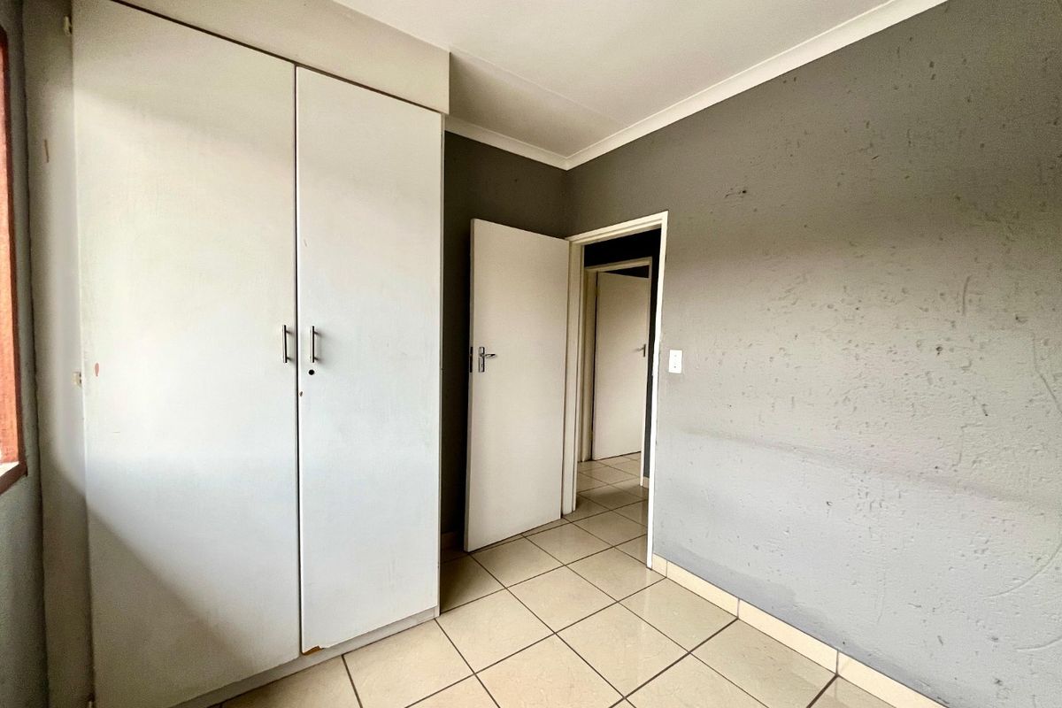 3 bedroom 2 bathroom apartment immediately available for Sale in Rynfield, Benoni - Photo 5