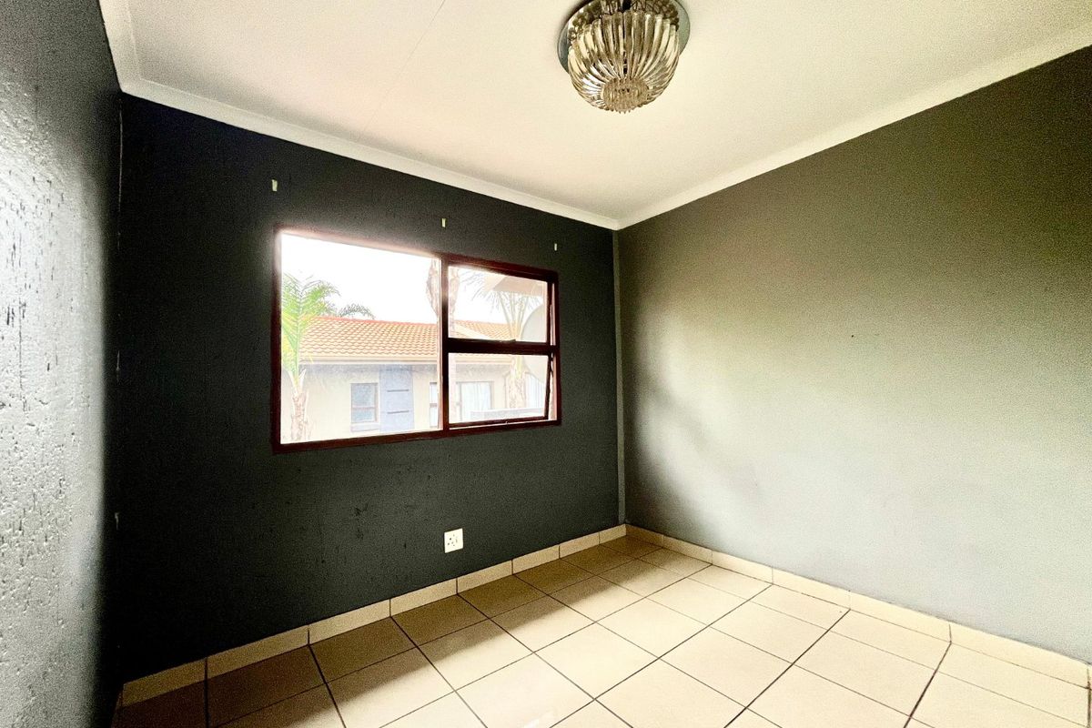 3 bedroom 2 bathroom apartment immediately available for Sale in Rynfield, Benoni - Photo 4