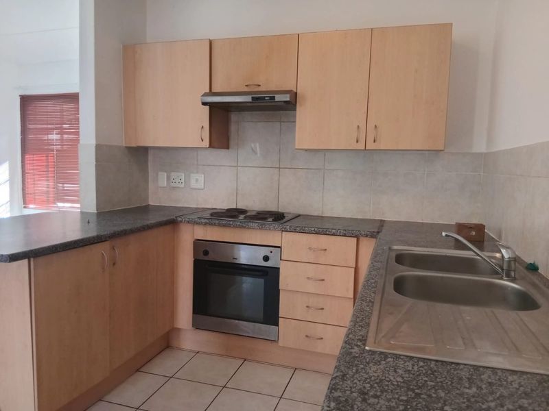 Beautiful 2 bedroom 1 bathroom first floor unit available For Sale in Comet, Boksburg - Photo 3