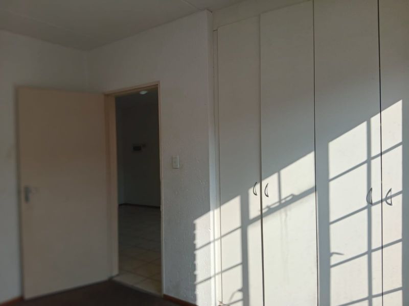 Beautiful 2 bedroom 1 bathroom first floor unit available For Sale in Comet, Boksburg - Photo 6