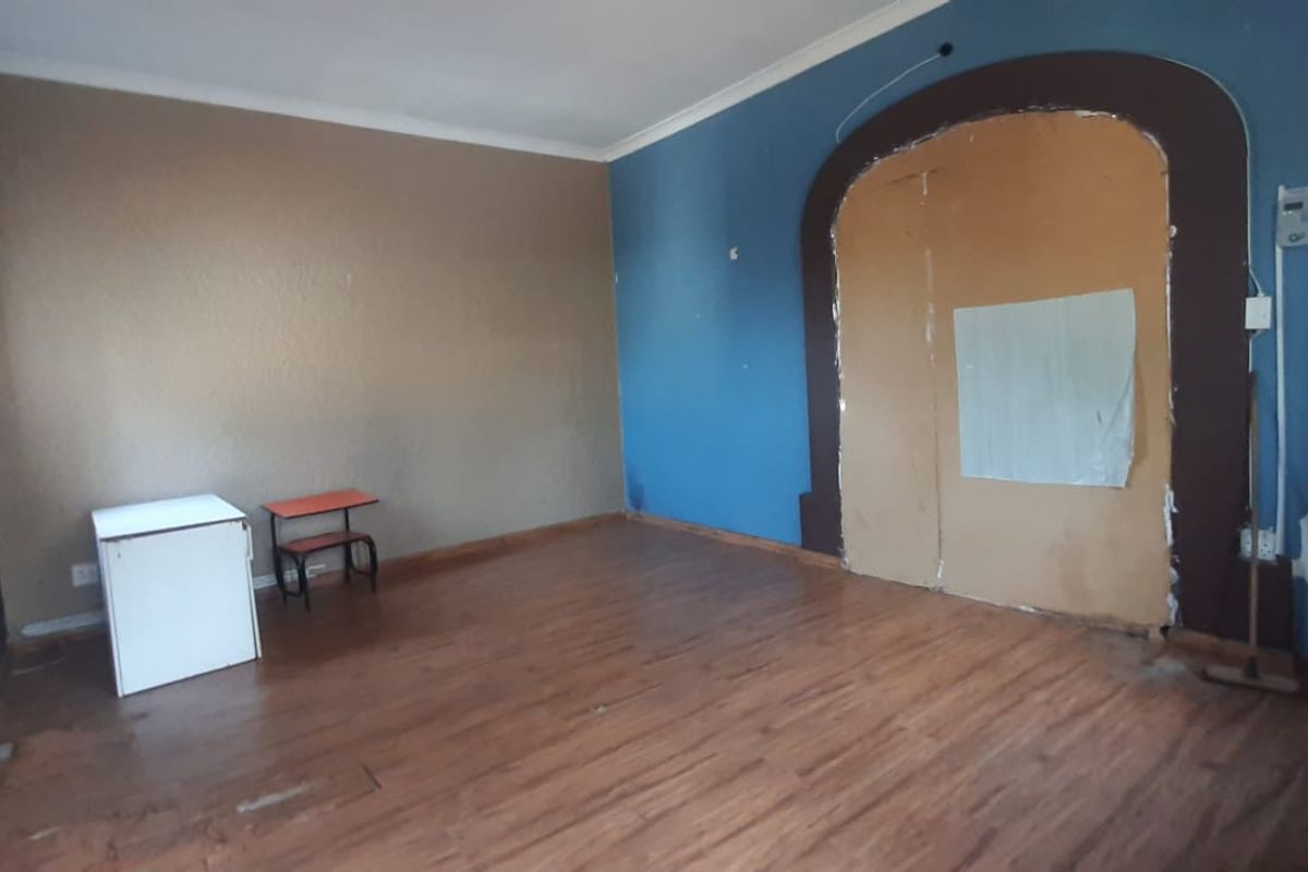 Affordable 5-Bedroom Property with Great Potential in Alberton – Needs Renovation - Photo 5