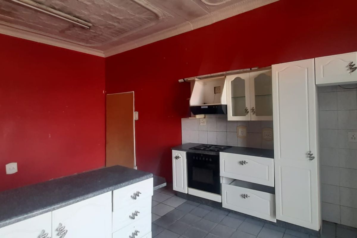 Affordable 5-Bedroom Property with Great Potential in Alberton – Needs Renovation - Photo 2