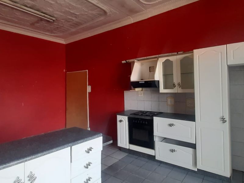 Affordable 5-Bedroom Property with Great Potential in Alberton – Needs Renovation - Photo 2